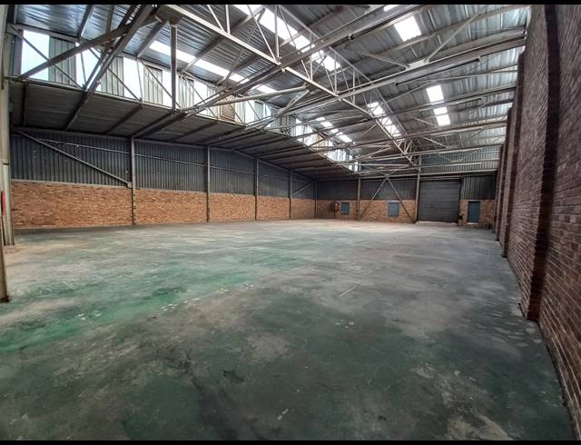 608M² WAREHOUSE TO LET IN JET PARK